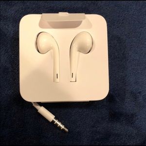 iPhone EarPods with connector